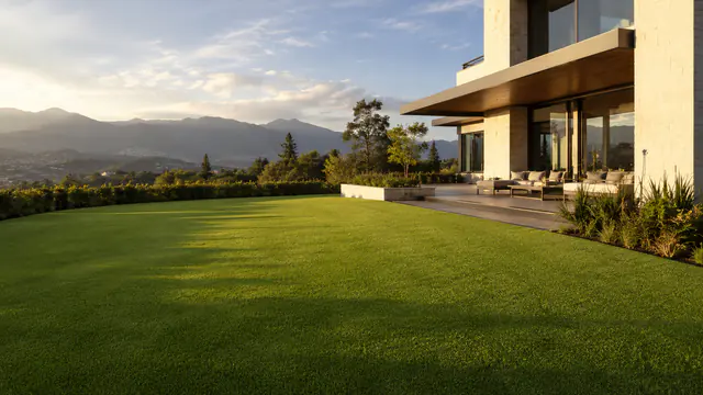Jardines verticales artificiales. realizado por Césped Quito